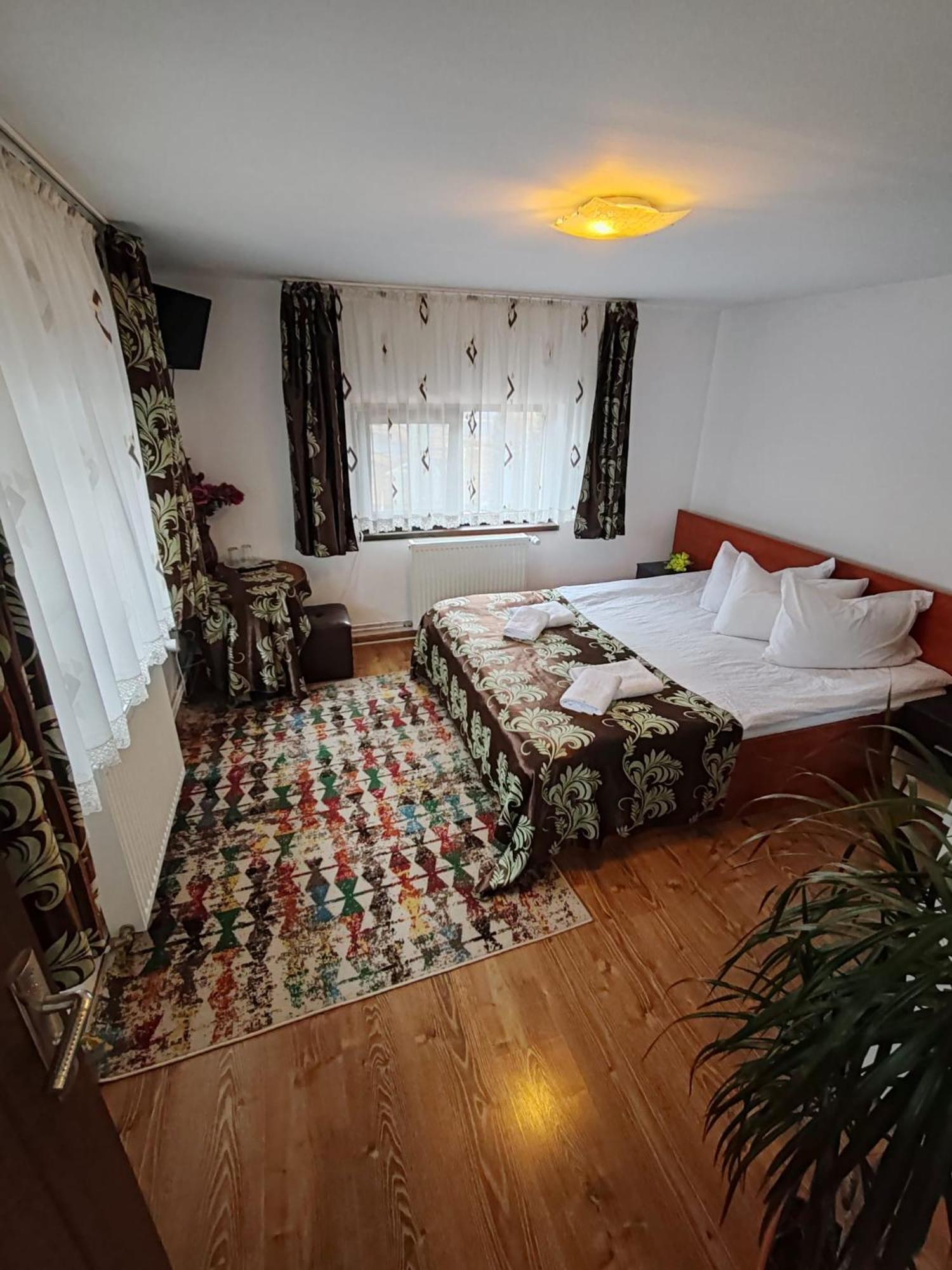 Casa Alex Hotel Toplita  Luaran gambar